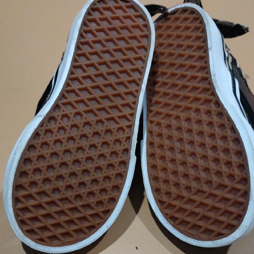 Vans Kids Camouflage Sneakers with Shark Design - Picture 4 of 6